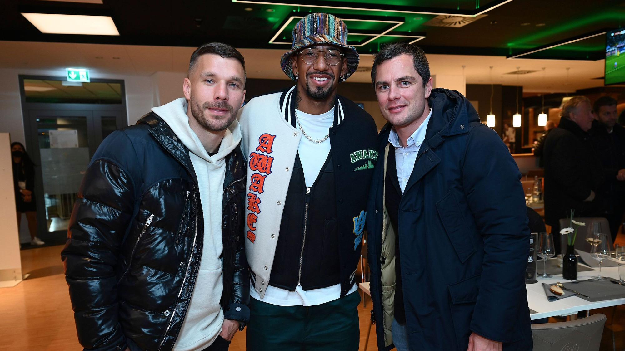 Lukas Podolski, Jerome Boateng und Marcel Schäfer posieren für die Fotografen.
