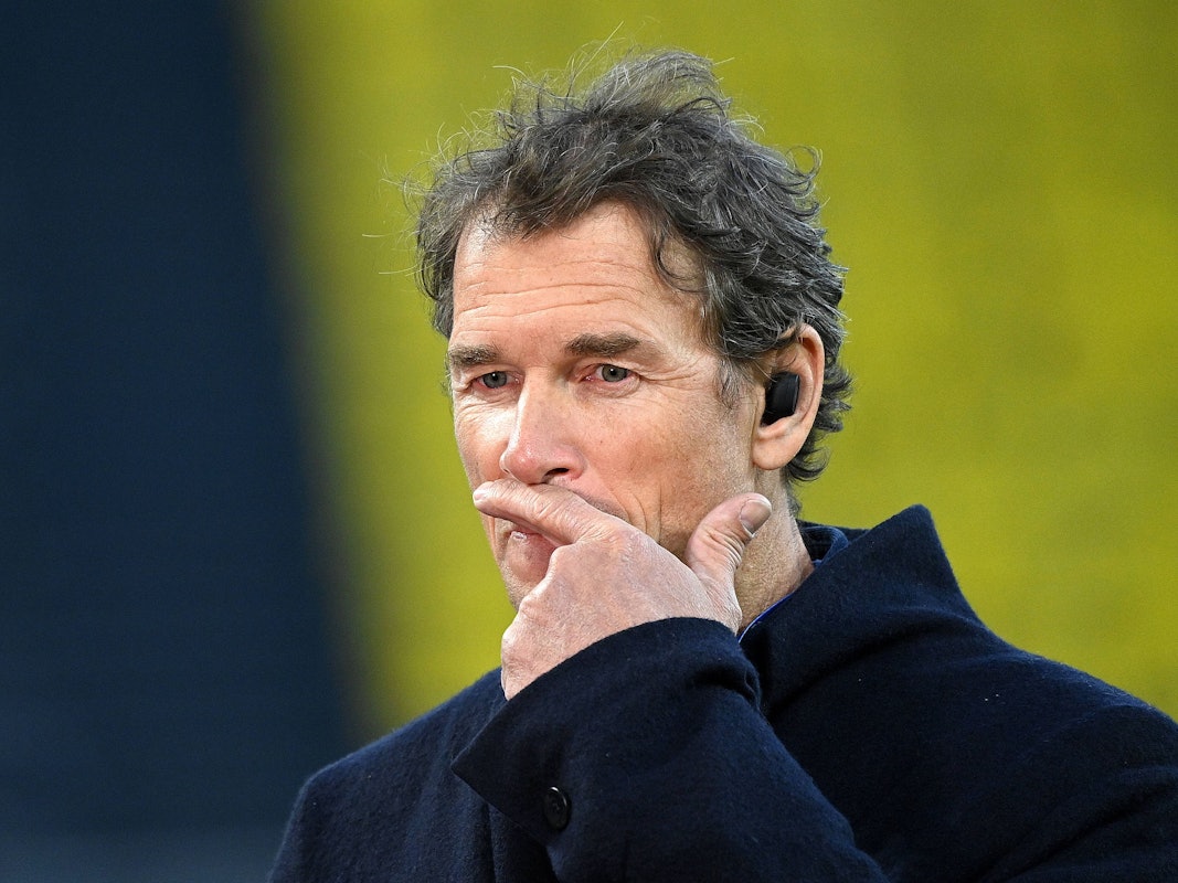 Jens Lehmann steht im Dortmunder Stadion.