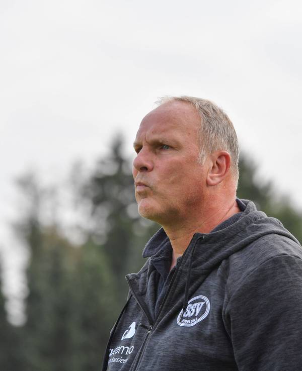 Torwart-Legende Oliver Reck als Trainer des SSV Jeddeloh II beim Spiel gegen den HSC Hannover