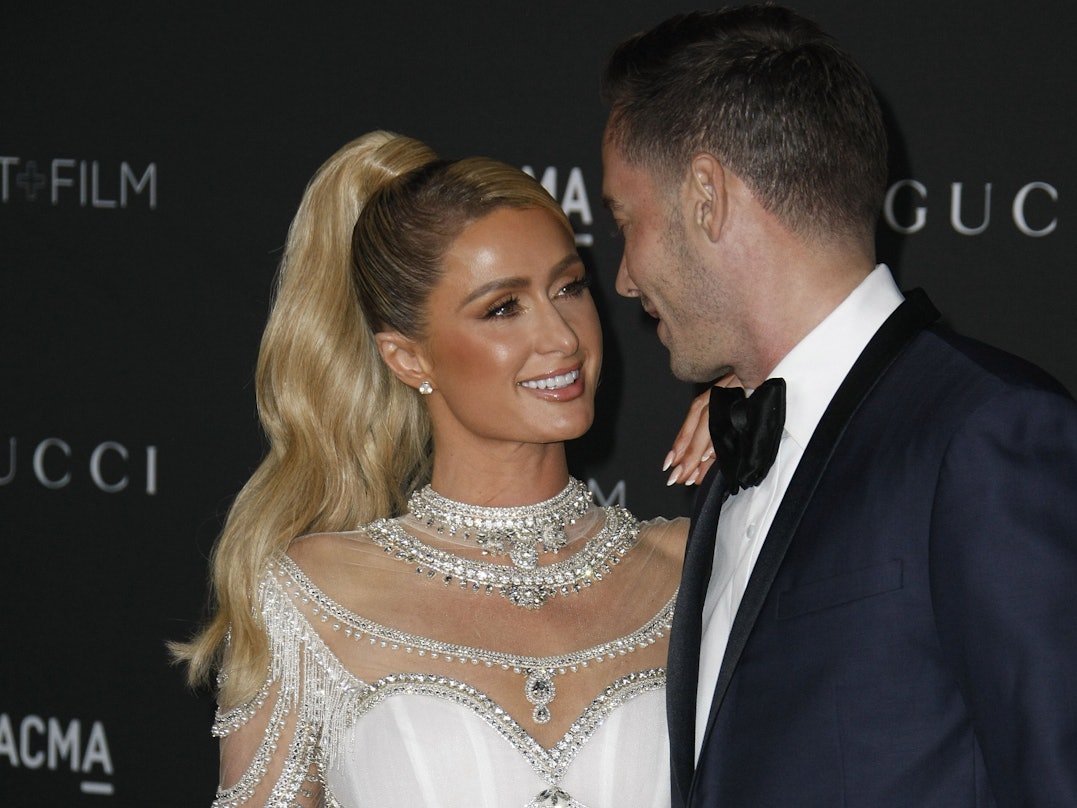 Paris Hilton (l), US-Model, und ihr Verlobter Carter Reum, auf einem Foto vom 06. November 2021 bei der „LACMA Art + Film Gala“ im Los Angeles „County Museum of Art. “
