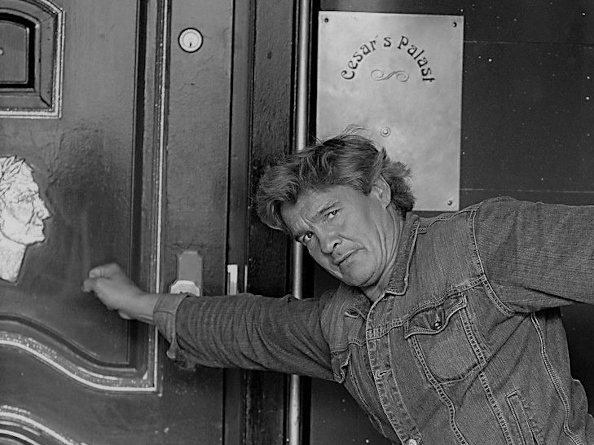 Schnappschuss zu Lebzeiten: Jakob Franzen 2015 vor seiner früheren Wirkungsstätte auf der Merowinger Straße.