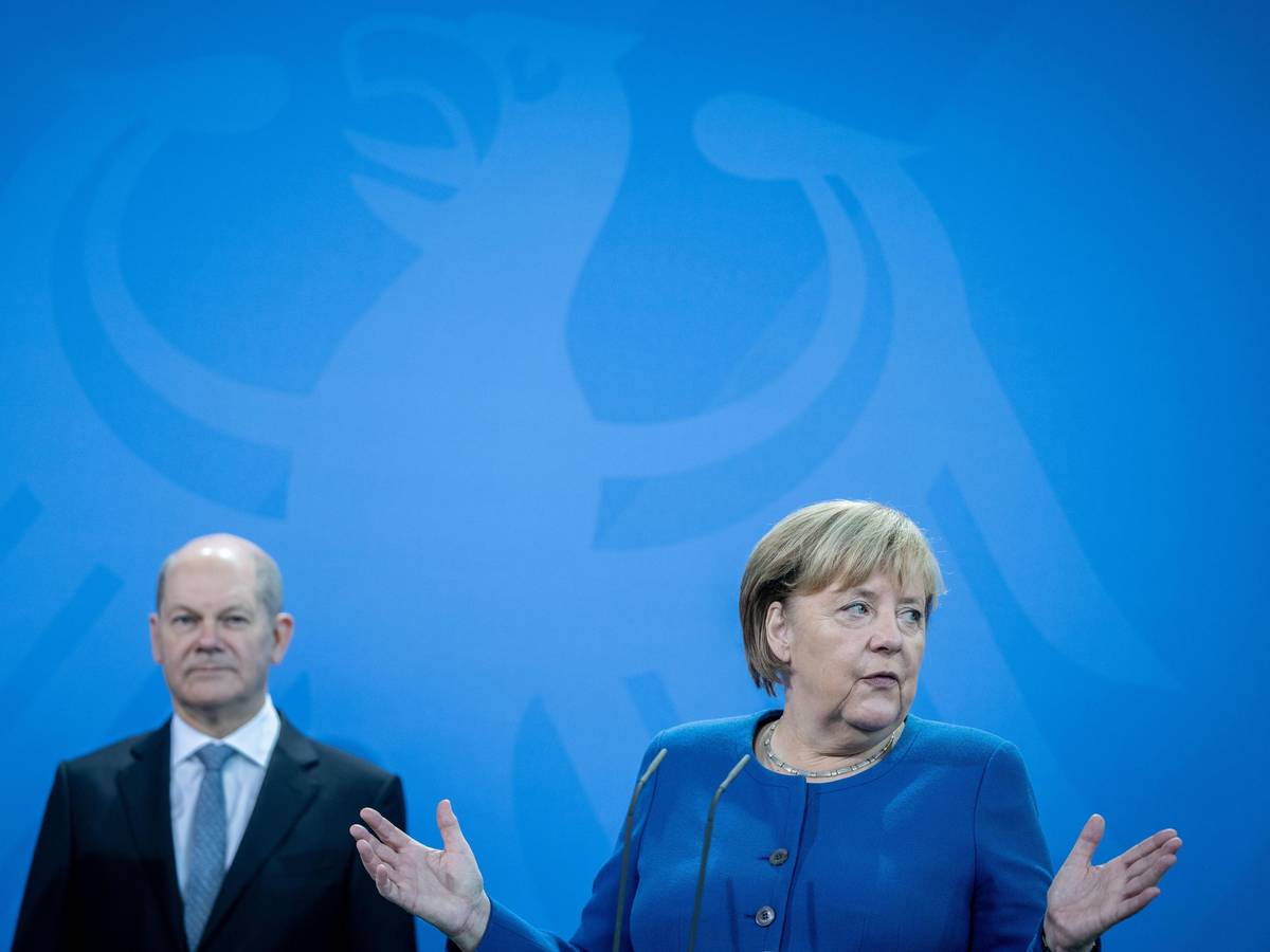 Bundeskanzlerin Angela Merkel (CDU) ist besorgt: Sie fordert einen neuen Schwellenwert in Bezug auf den politischen Umgang mit Corona. Das Foto zeigt die Politikerin mit SPD-Mann Olaf Scholz im November 2021 in Berlin.