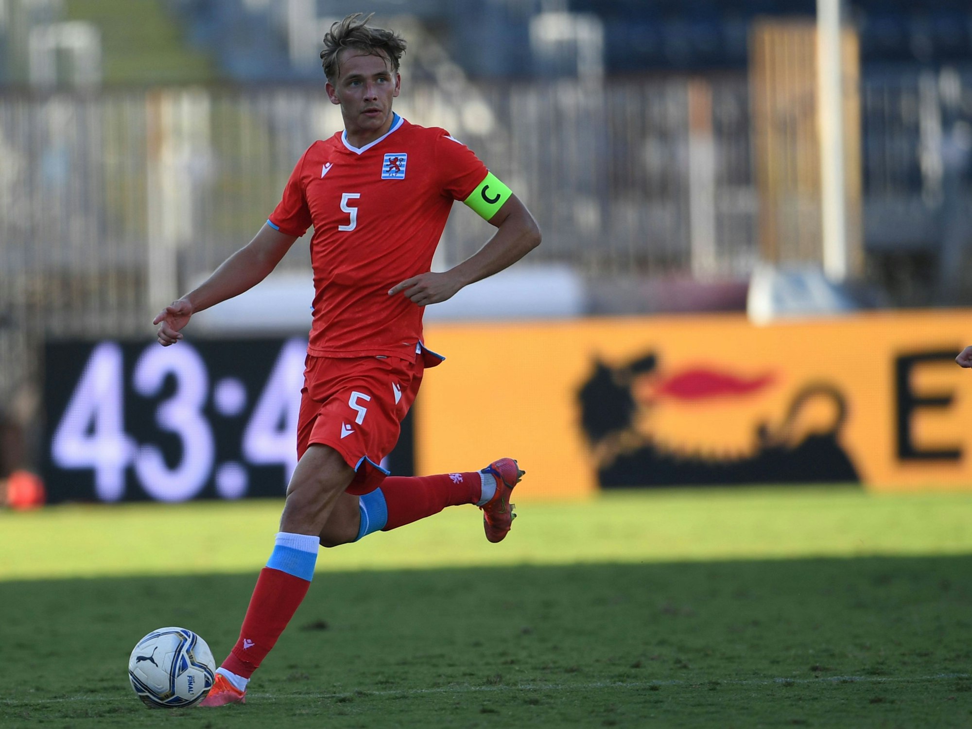 Mathias Olesen im Dress der luxemburgischen U21-Nationalmannschaft im Spiel gegen Italien.