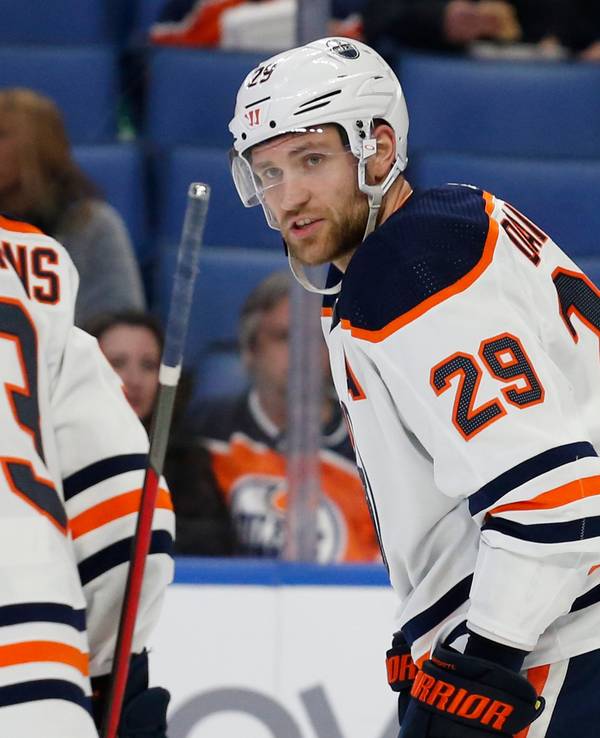 NHL-Star Leon Draisaitl feiert seinen Treffer für die Edmonton Oilers gegen die Buffalo Sabres