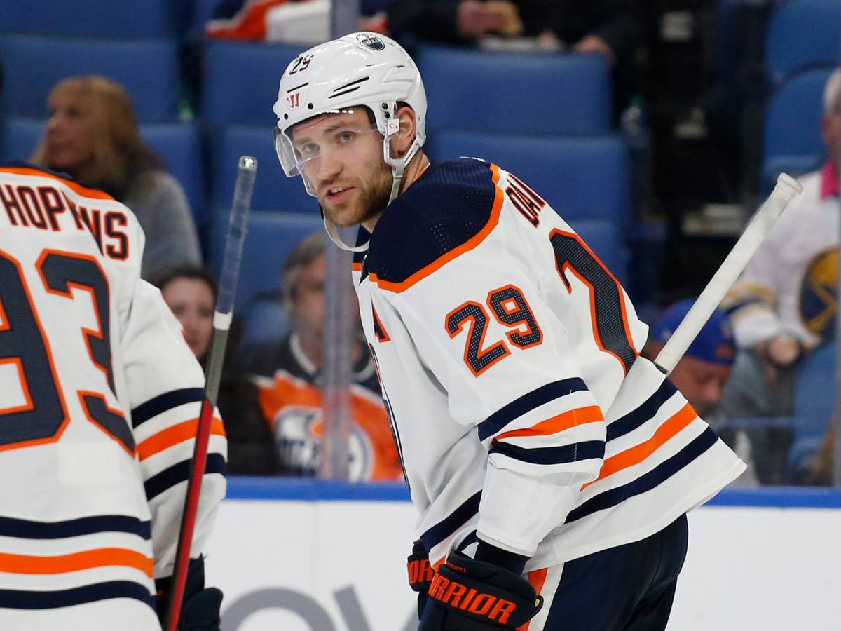 NHL-Star Leon Draisaitl feiert seinen Treffer für die Edmonton Oilers gegen die Buffalo Sabres