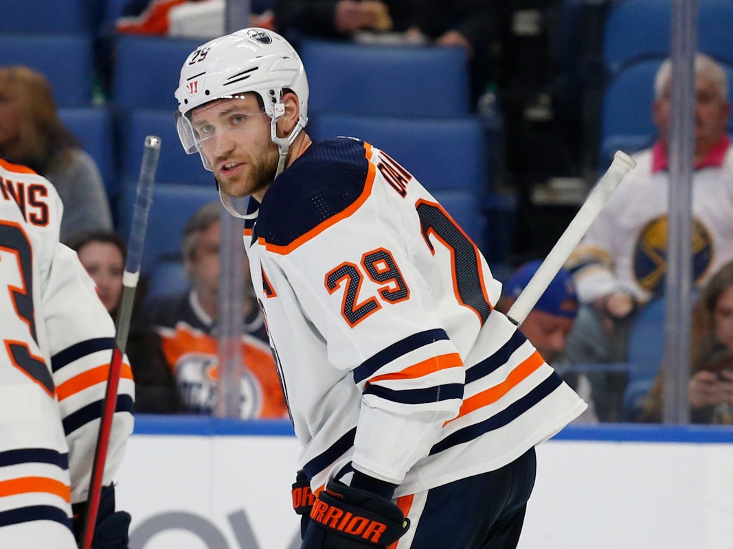 NHL-Star Leon Draisaitl feiert seinen Treffer für die Edmonton Oilers gegen die Buffalo Sabres