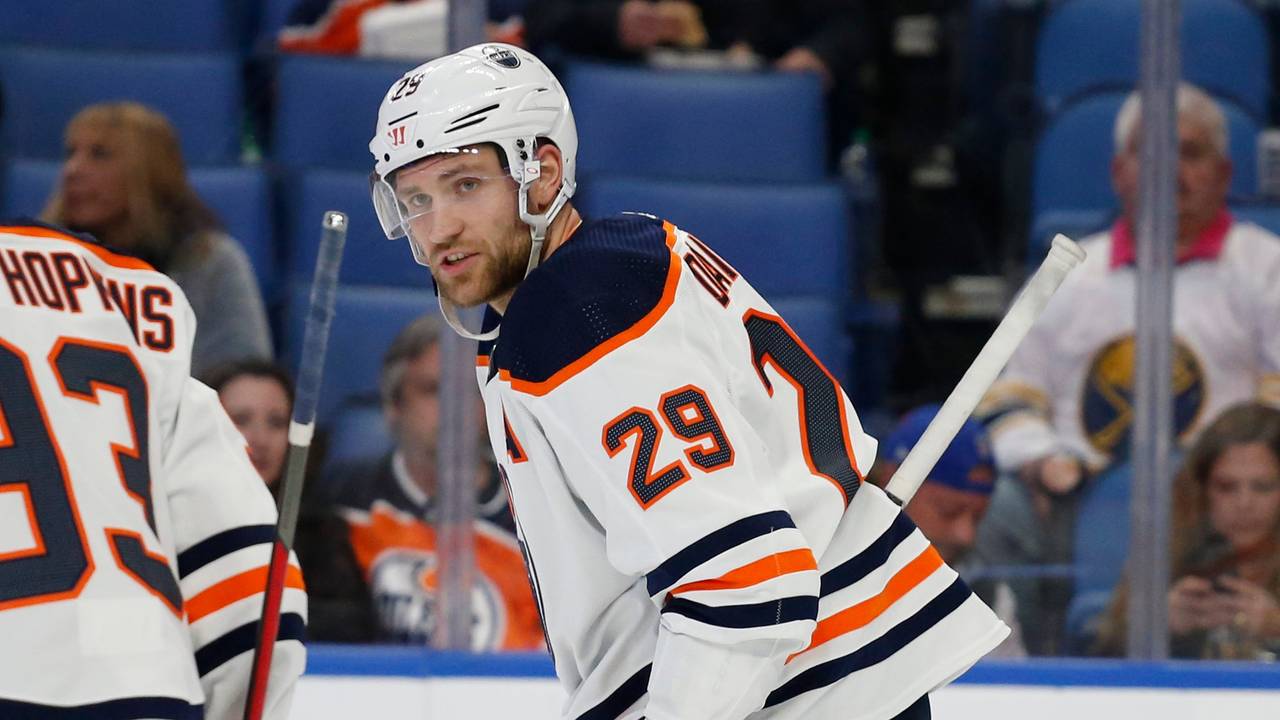 NHL-Star Leon Draisaitl feiert seinen Treffer für die Edmonton Oilers gegen die Buffalo Sabres