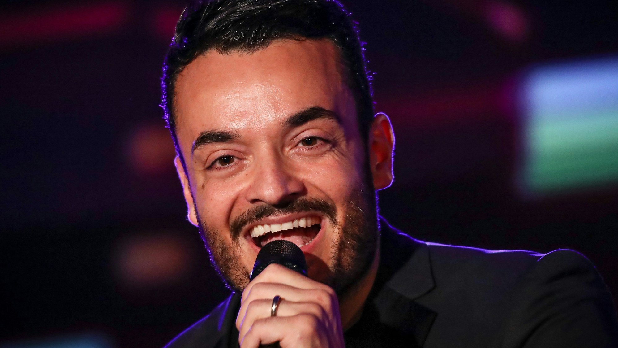 Sänger Giovanni Zarrella singt bei der SWR4 Veranstaltung „Gläserne Vier“ in der SpardaWelt. Er erhält den Preis als „Newcomer des Jahres“. +++ dpa-Bildfunk +++
