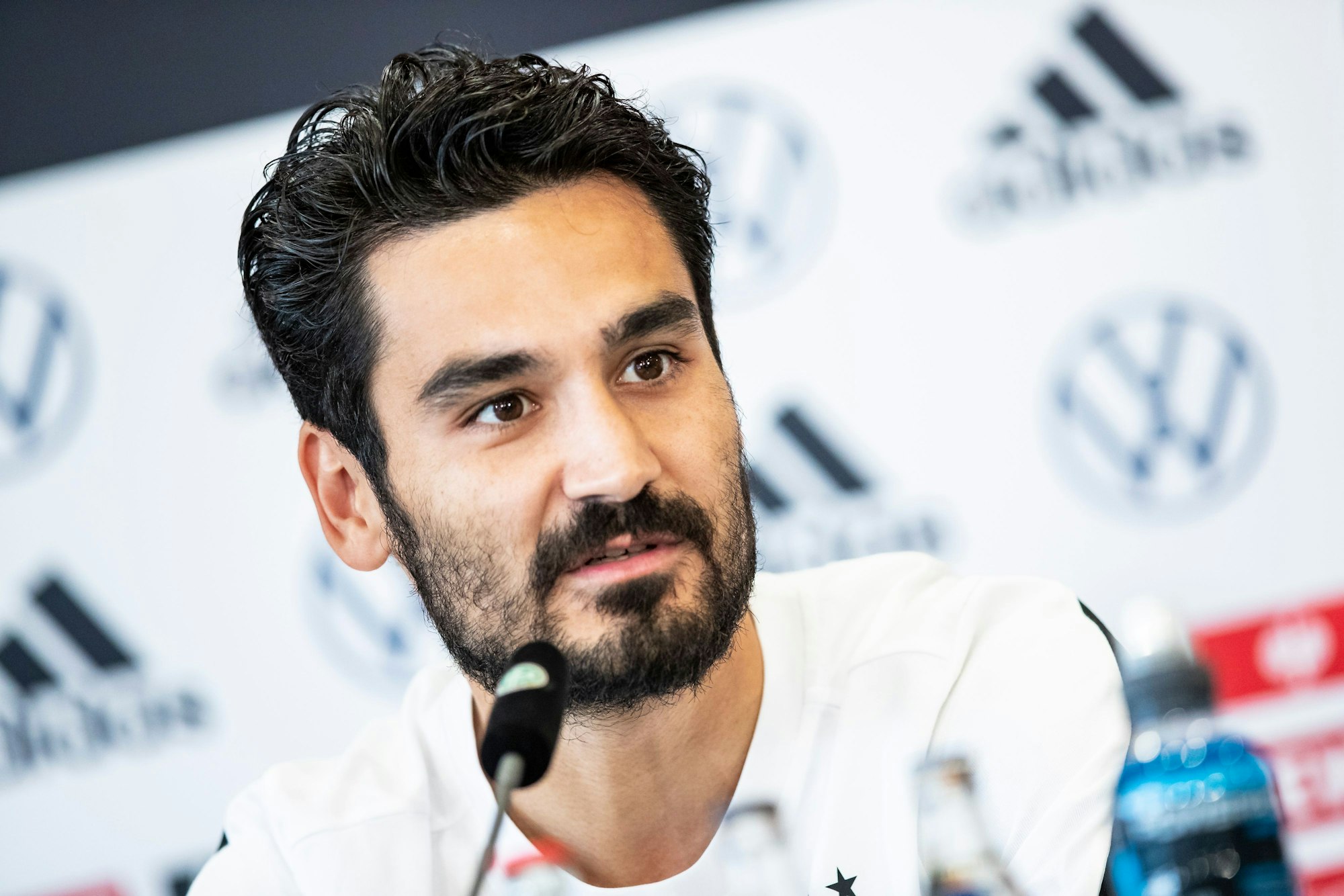 Ilkay Gündogan, hier im September 2021 auf einer Pressekonferenz, ist zuversichtlich, dass sich Kimmich impfen lässt.