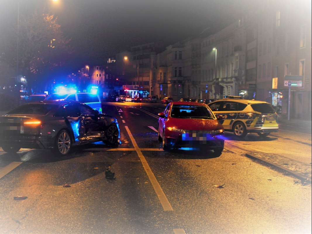 Unfall am 13. November 2021 am Aachener Kaiserplatz nach einem illegalen Autorennen.