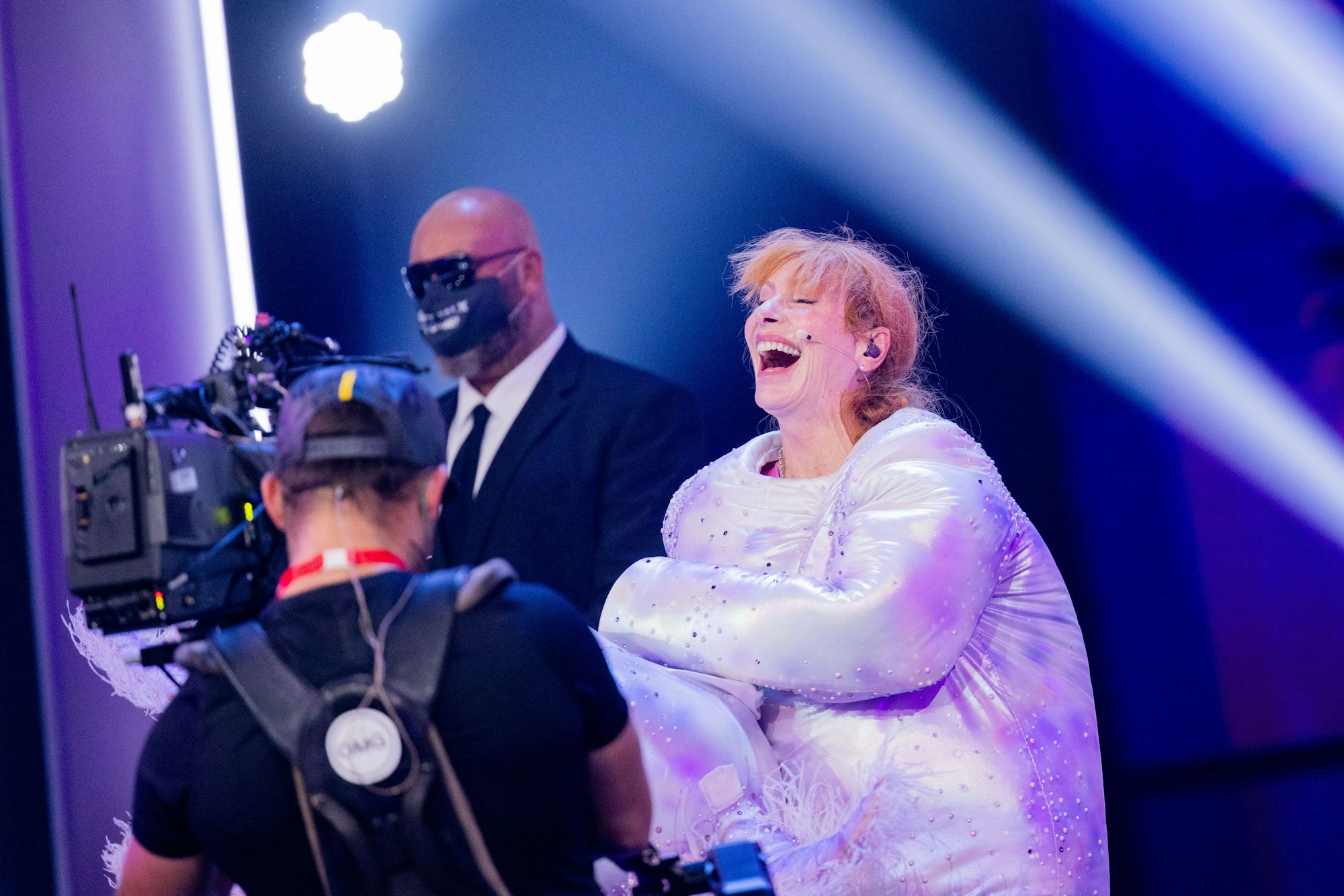 Andrea Sawatzki, Schauspielerin, steht als enttarnte Figur "Das Axolotl" in der Prosieben-Show "The Masked Singer" auf der Bühne. +++ dpa-Bildfunk +++