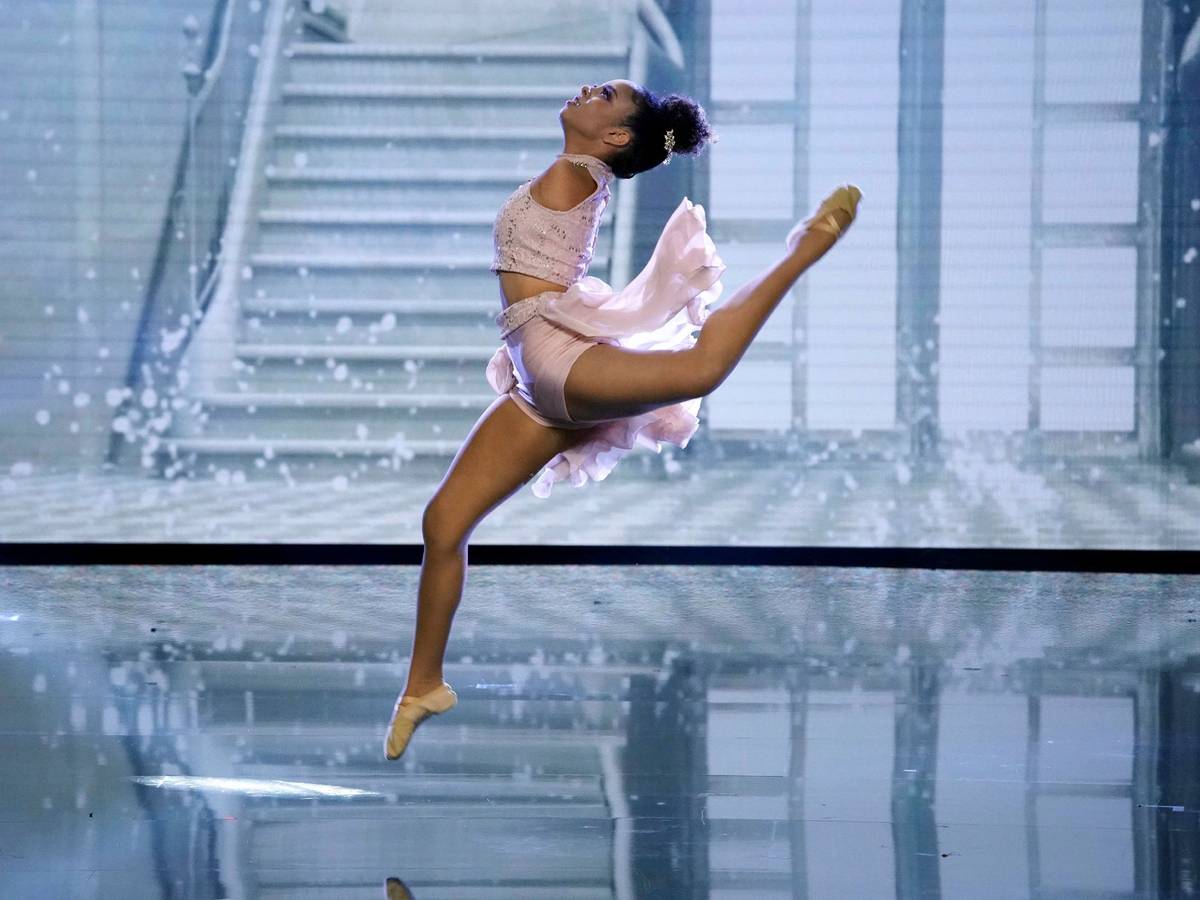 Ballerina Vitória Bueno ist ohne Arme auf die Welt gekommen: Beim Supertalent 2021 begeisterte sie nicht nur die Jury.