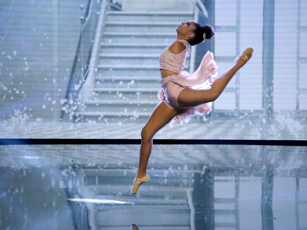 Ballerina Vitória Bueno ist ohne Arme auf die Welt gekommen: Beim Supertalent 2021 begeisterte sie nicht nur die Jury.