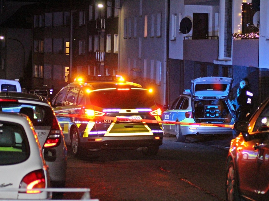 Die Polizei (hier ein anderer Einsatz) leitete sofort umfangreiche Fahndungsmaßnahmen ein.