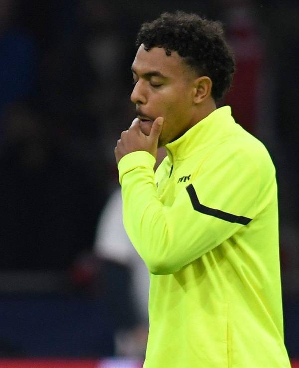 Borussia Dortmunds Donyell Malen geht nach dem 0:4 bei Ajax Amsterdam vom Platz.