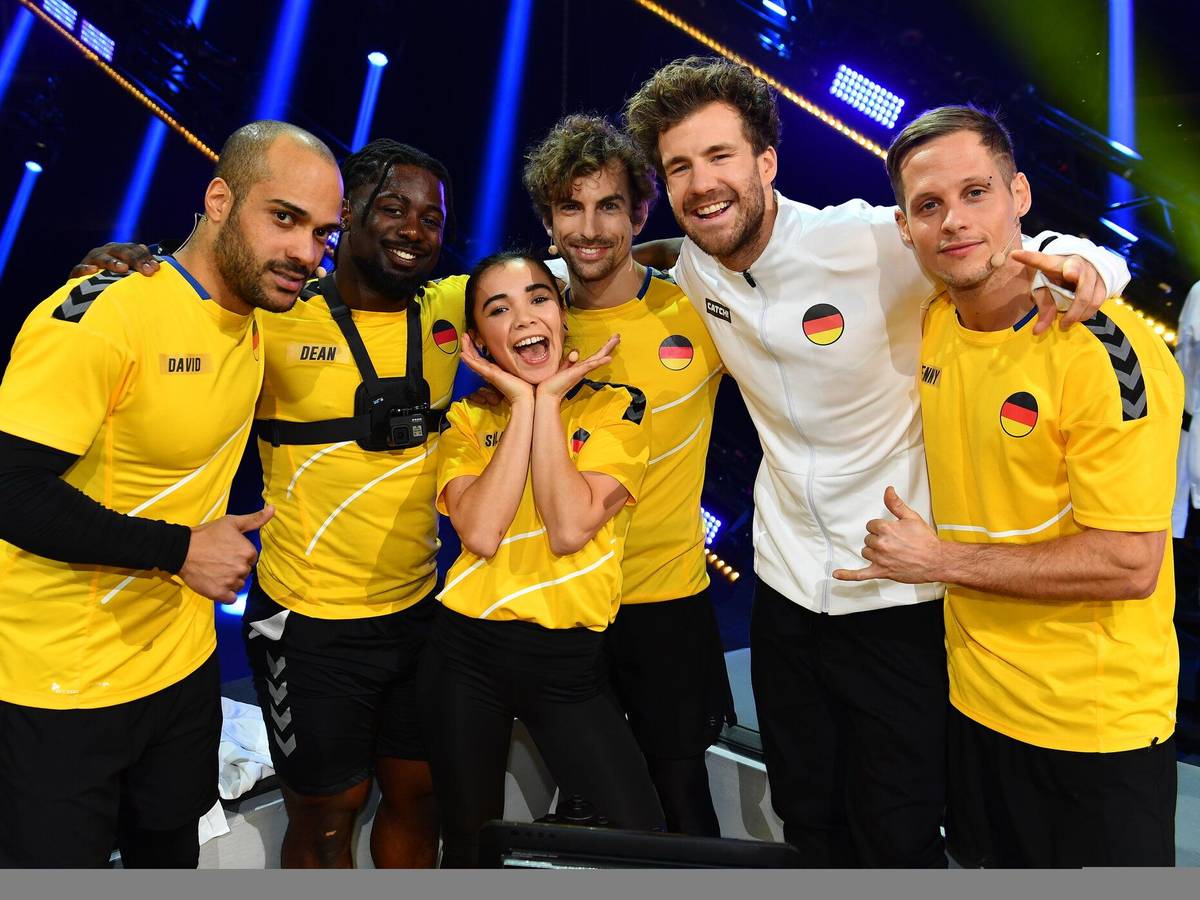 Der ehemalige Gründer der Sat.1 Show „Catch!“ Luke Mockridge auf einem Foto mit seinem Team bei der Europameisterschaft im Fangen am 15. Januar 2021.