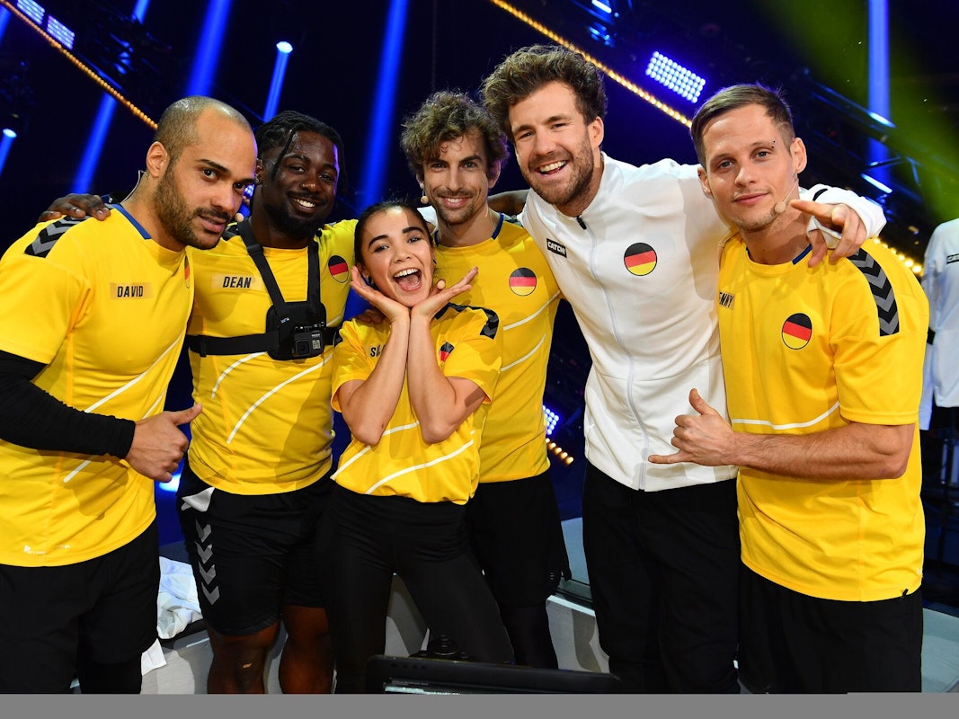 Der ehemalige Gründer der Sat.1 Show „Catch!“ Luke Mockridge auf einem Foto mit seinem Team bei der Europameisterschaft im Fangen am 15. Januar 2021.