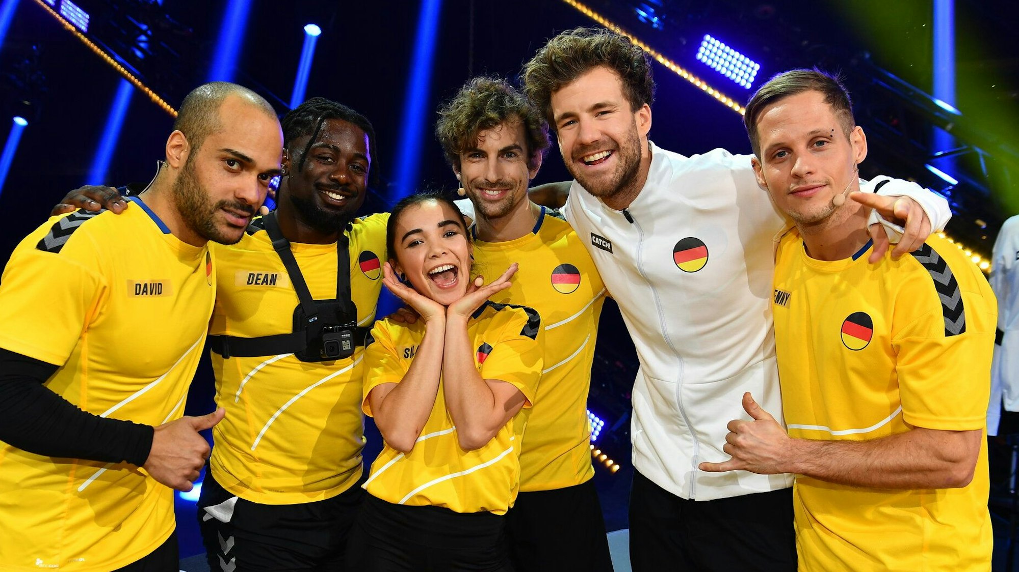Der ehemalige Gründer der Sat.1 Show „Catch!“ Luke Mockridge auf einem Foto mit seinem Team bei der Europameisterschaft im Fangen am 15. Januar 2021.