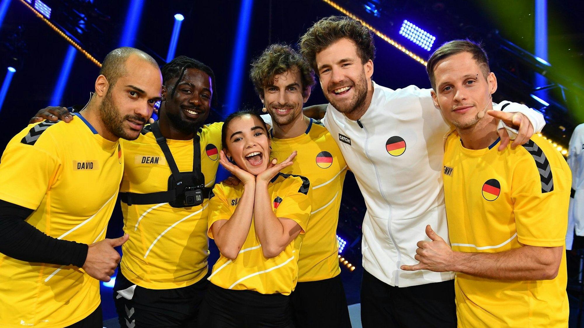 Der ehemalige Gründer der Sat.1 Show „Catch!“ Luke Mockridge auf einem Foto mit seinem Team bei der Europameisterschaft im Fangen am 15. Januar 2021.