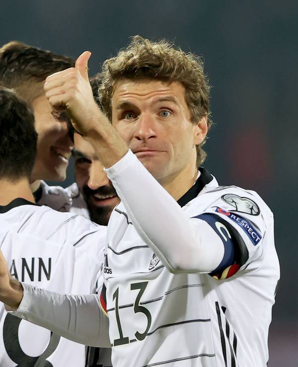 Thomas Müller (Deutschland) bejubelt ein Tor gegen Armenien.