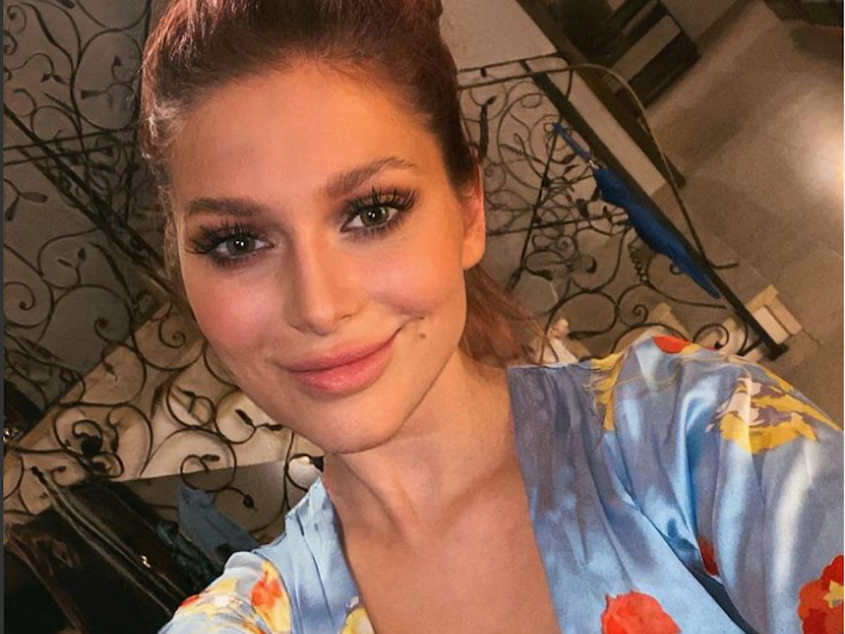 Marie Reim lächelt auf einem Instagram-Foto vom 15. November 2021.