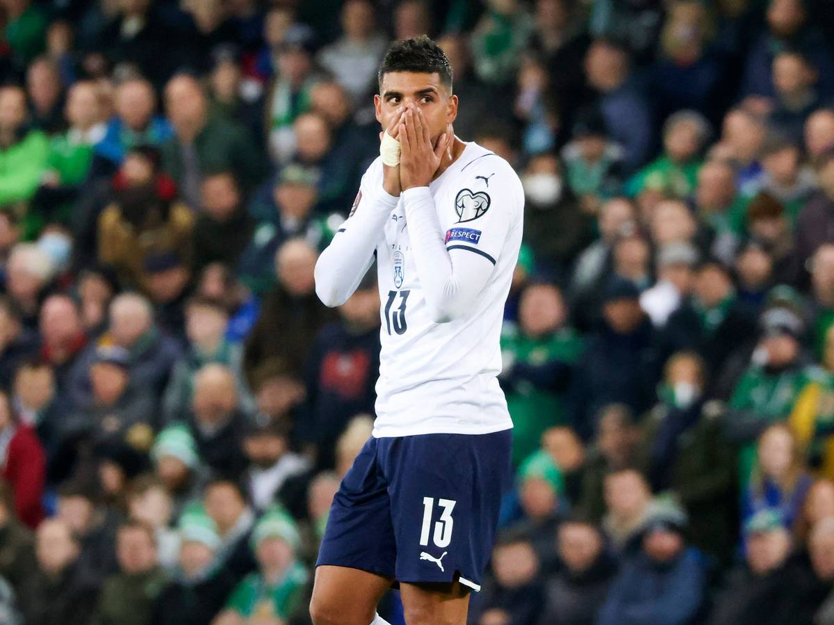 WM-Quali: Emerson aus Italien reagiert entsetzt nach dem 0:0 in Nordirland.