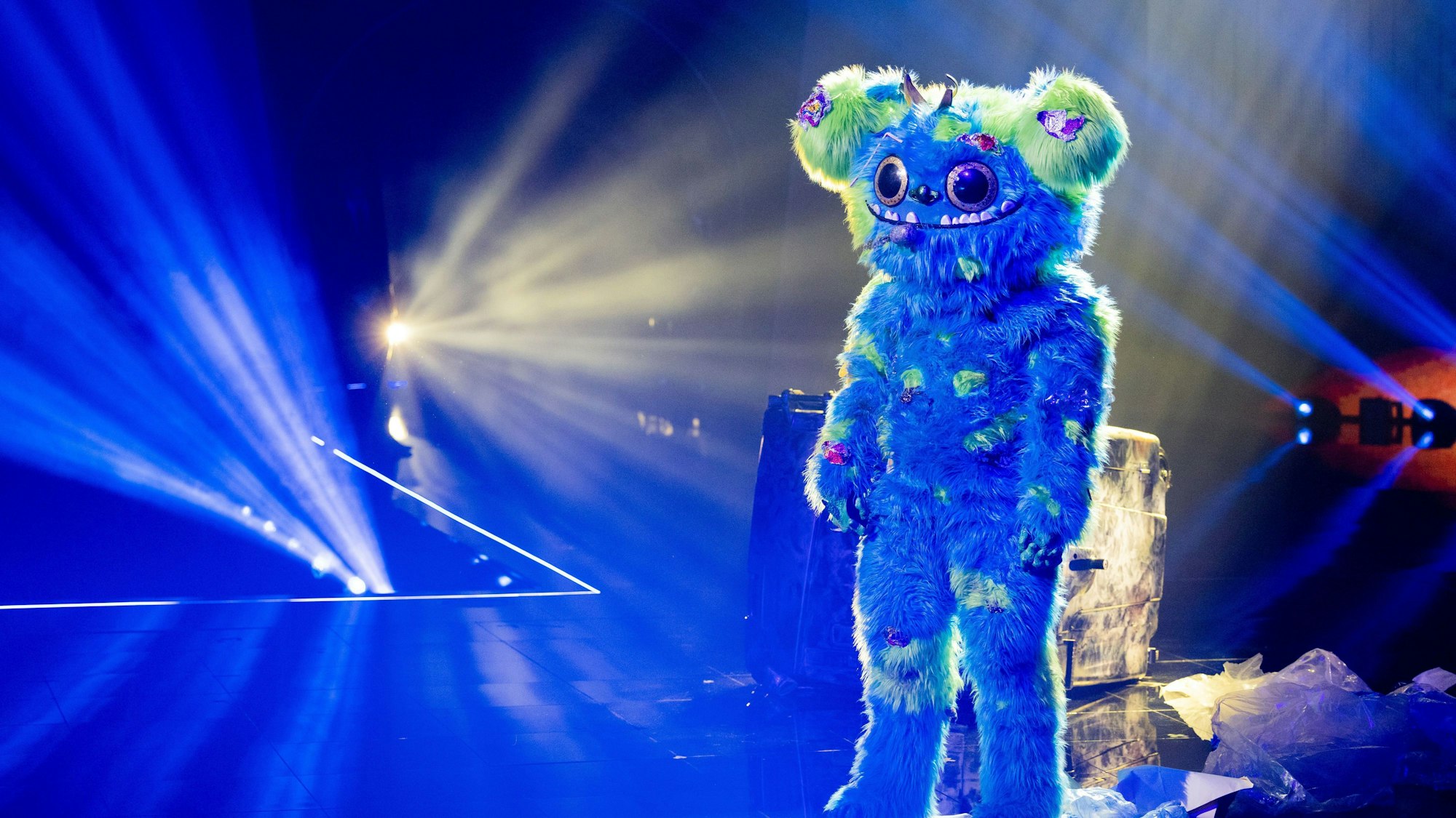 Mülli Müller steht in der „ProSieben“-Show „The Masked Singer“ auf der Bühne.