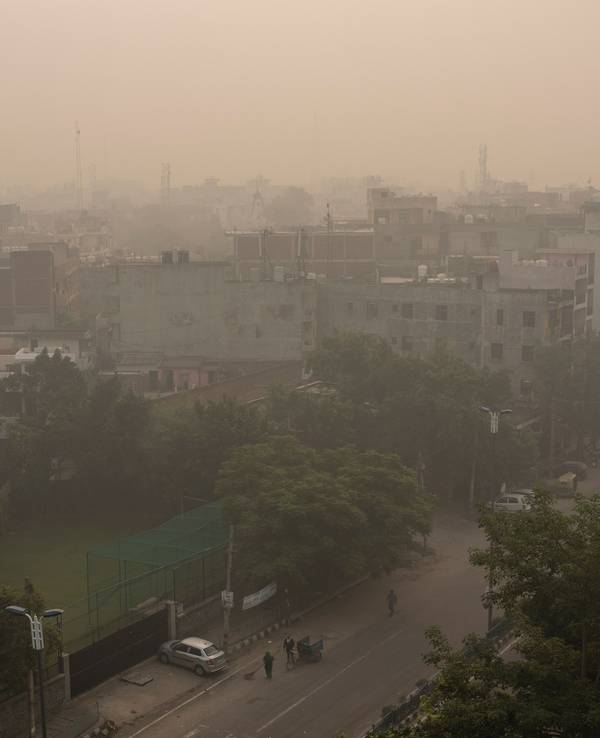 Jedes Jahr sterben nach WHO-Schätzungen weltweit sieben Millionen Menschen frühzeitig infolge von Luftverschmutzung. Das Symbolfoto (aufgenommen am 14. November 2021) zeigt Smog in Indien.
