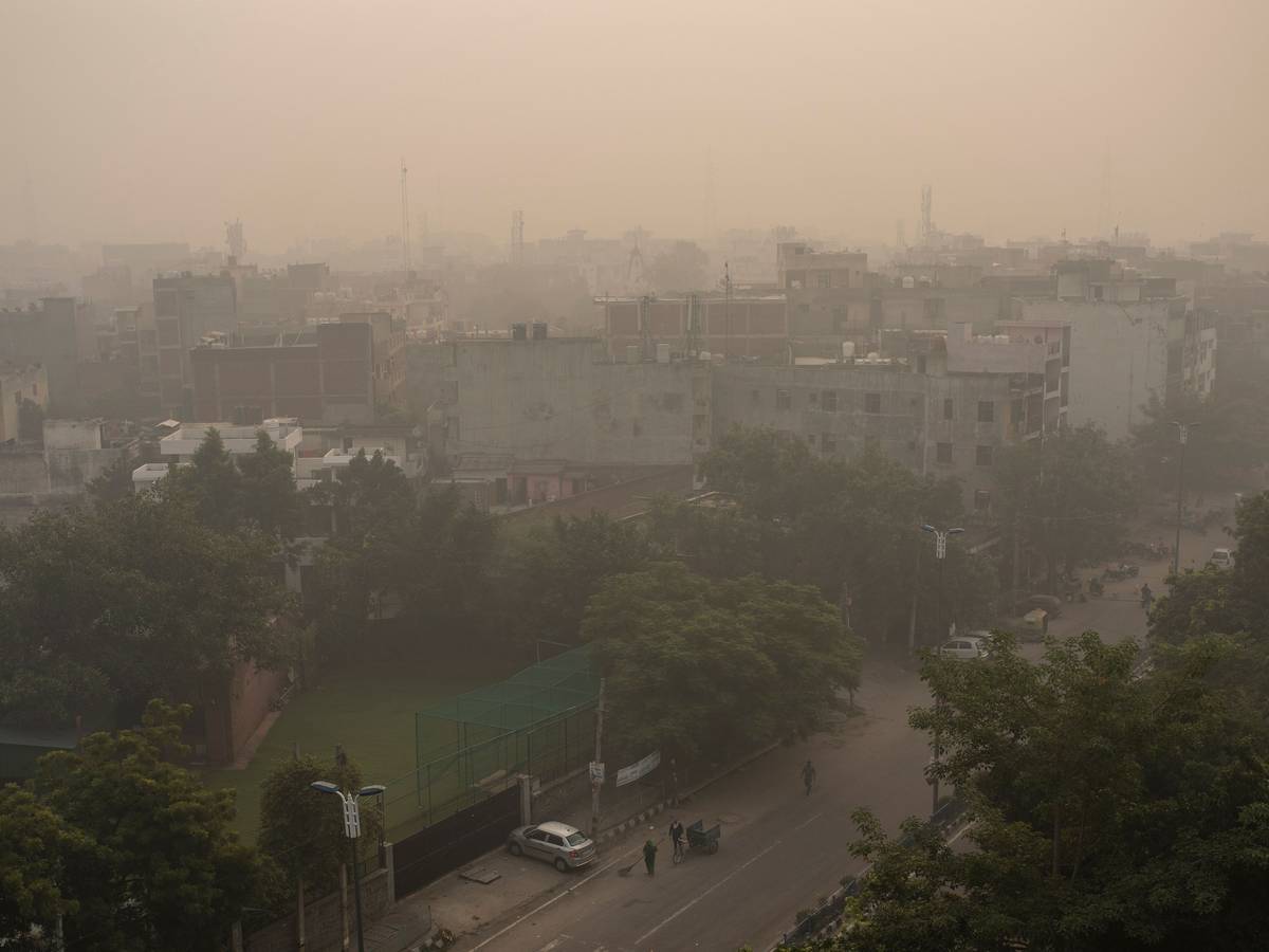 Jedes Jahr sterben nach WHO-Schätzungen weltweit sieben Millionen Menschen frühzeitig infolge von Luftverschmutzung. Das Symbolfoto (aufgenommen am 14. November 2021) zeigt Smog in Indien.