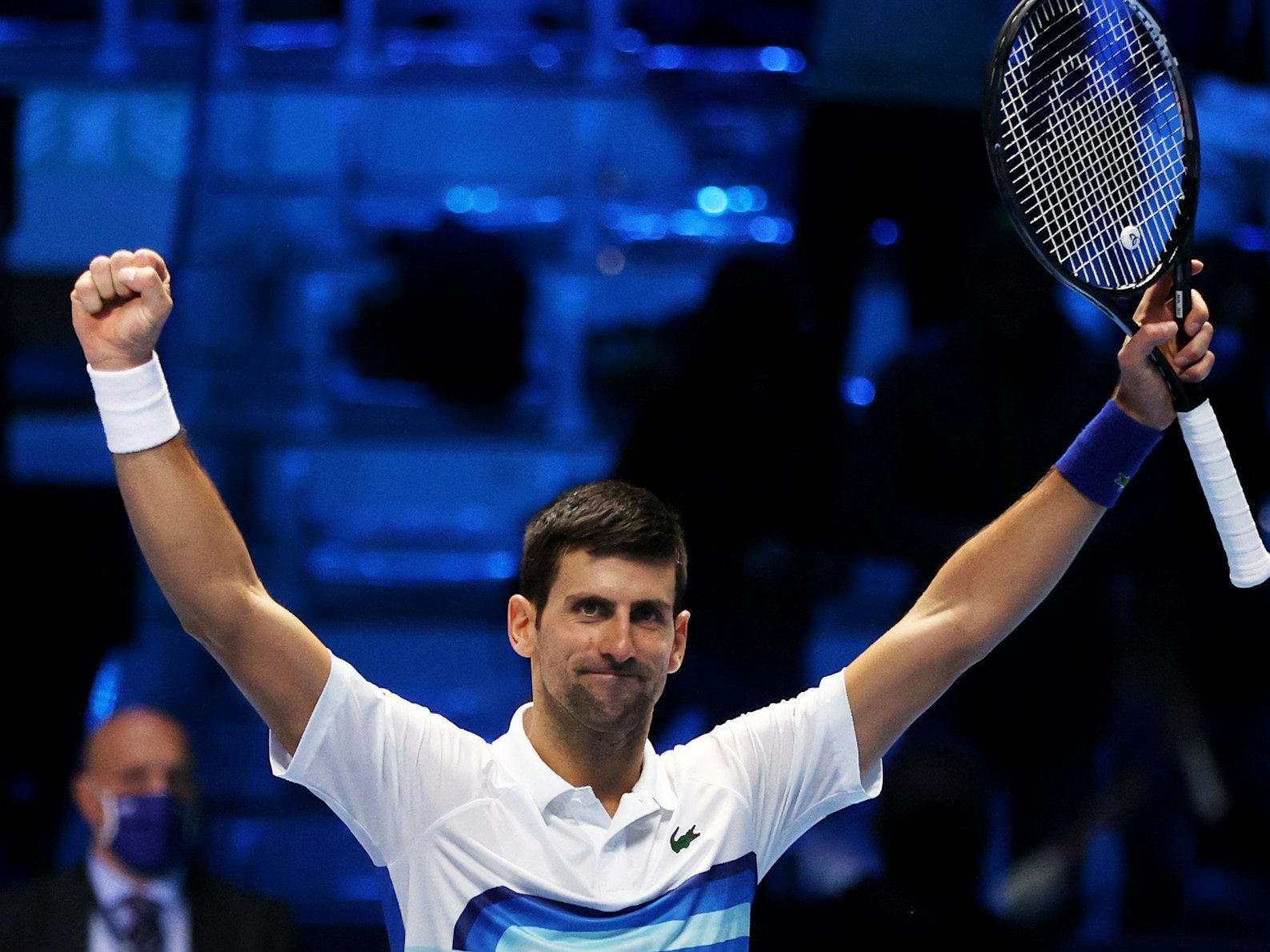 Novak Djokovic (Serbien) feiert seinen Sieg in Turin gegen Casper Ruud.