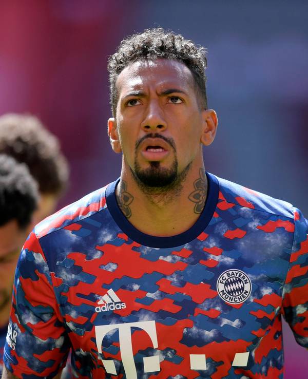 Jerome Boateng läuft sich warm.