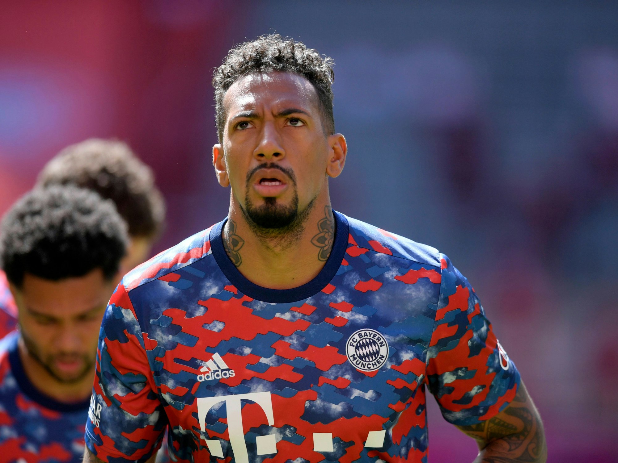 Jerome Boateng läuft sich warm.