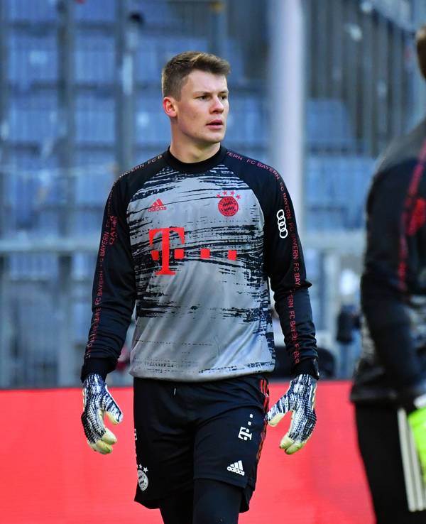 Im Vordergrund steht Manuel Neuer, im Hintergrund steht Alexander Nübel.