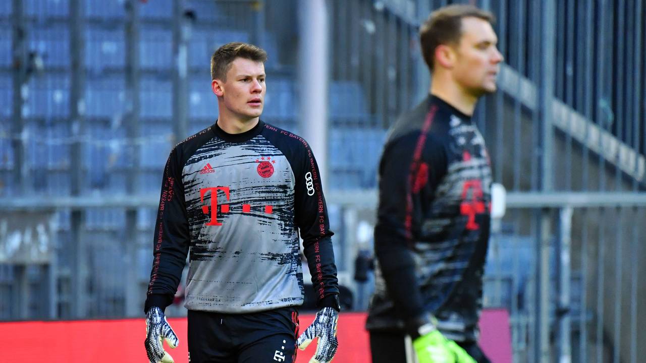 Im Vordergrund steht Manuel Neuer, im Hintergrund steht Alexander Nübel.