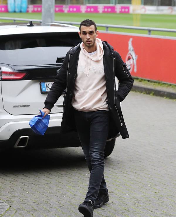 Ellyes Skhiri kommt zum Training ans Geißbockheim.