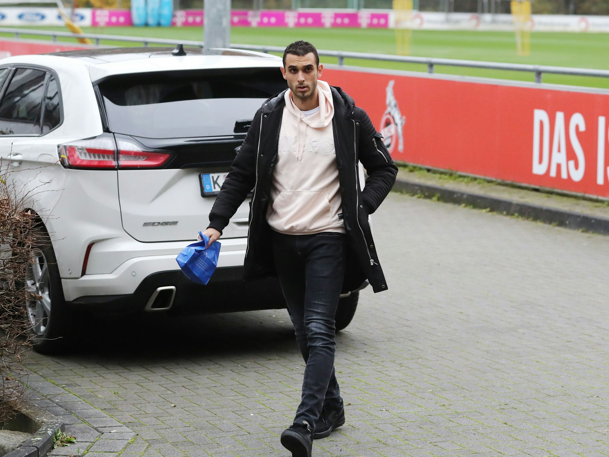 Ellyes Skhiri kommt zum Training ans Geißbockheim.