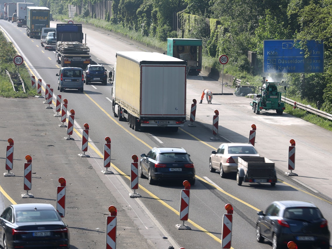 Dieses Symbolfoto zeigt eine Baustelle auf der A3 bei Duisburg. In den kommenden Wochen ist die A3 bei Emmerich dicht.