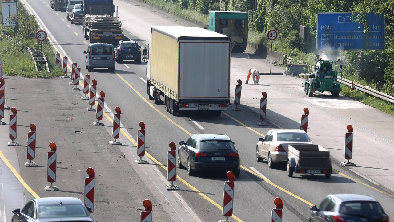 Dieses Symbolfoto zeigt eine Baustelle auf der A3 bei Duisburg. In den kommenden Wochen ist die A3 bei Emmerich dicht.