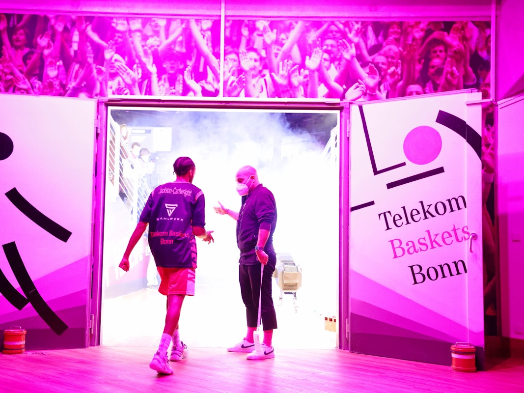 Spieler in den Katakomben vor dem Spiel Telekom Baskets Bonn vs. NINERS Chemnitz.