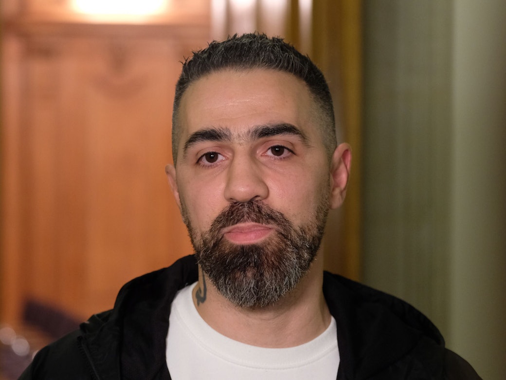Bushido, Rapper und Musikproduzent, steht im Bundesverwaltungsgericht in Leipzig.
