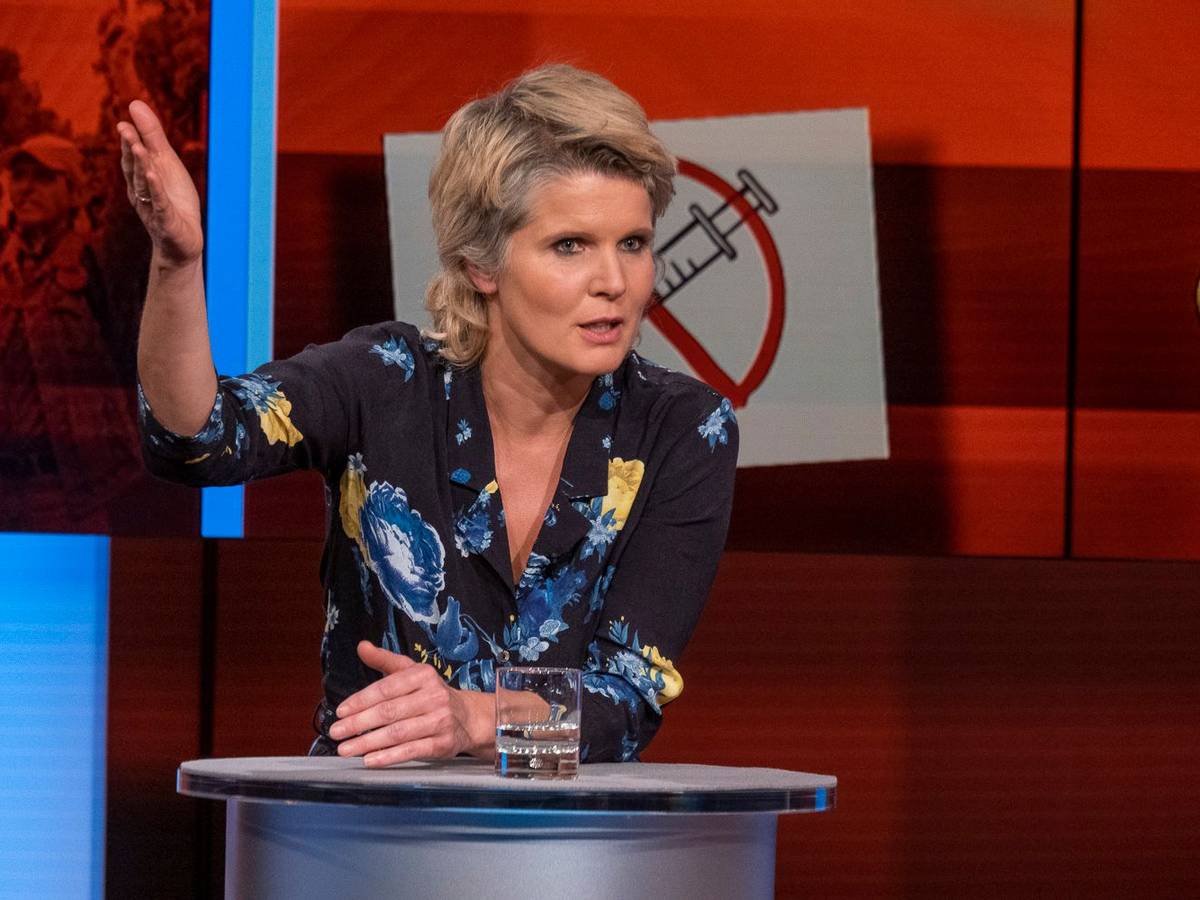 Svenja Flaßpöhler (Philosophin, Chefredakteurin "Philosophie Magazin") bei Hart aber fair am 15.11.2021.