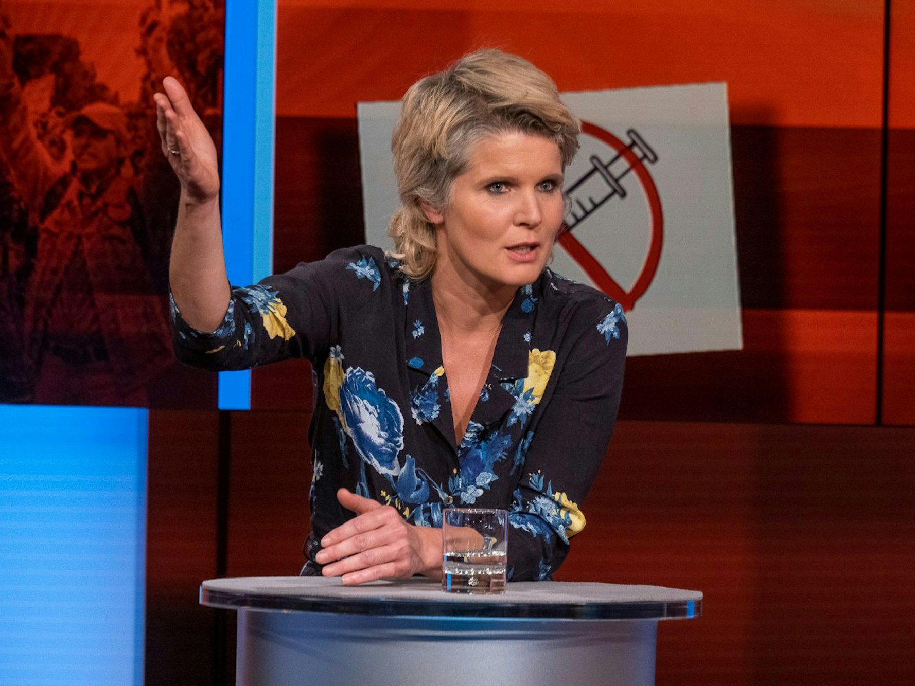 Svenja Flaßpöhler (Philosophin, Chefredakteurin "Philosophie Magazin") bei Hart aber fair am 15.11.2021.