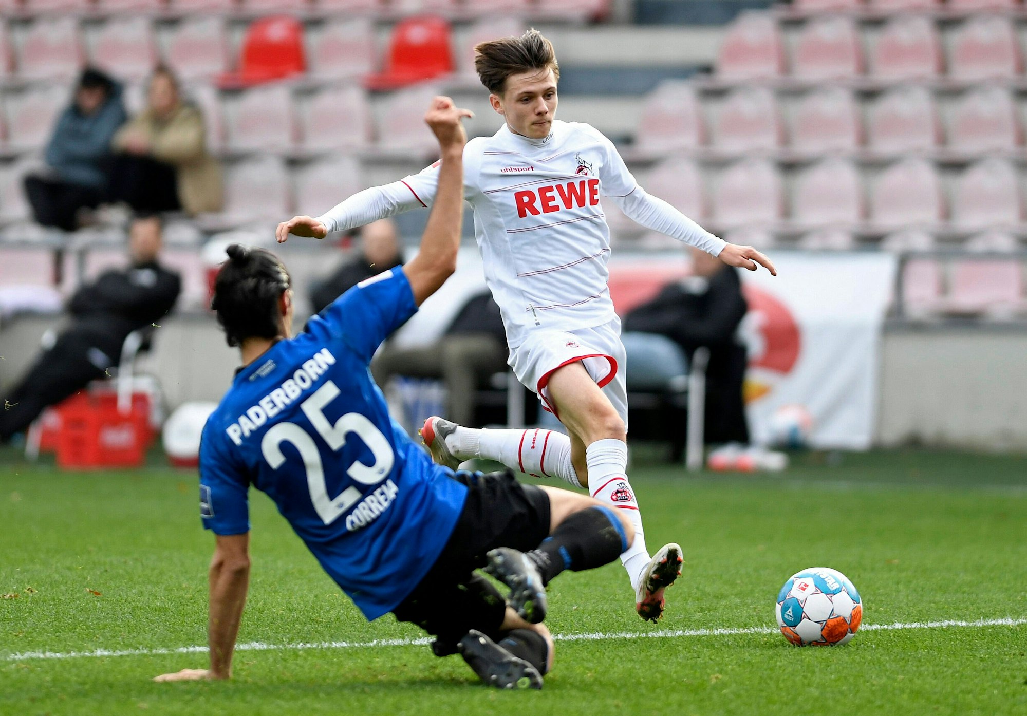 Winzent Suchanek spielt mit dem 1. FC Köln gegen den SC Paderborn.