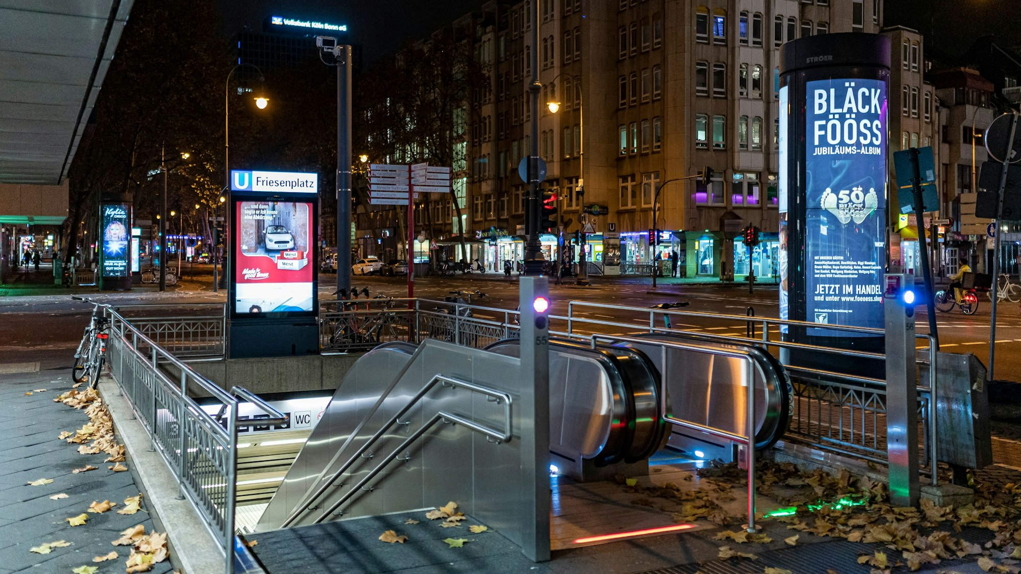 Der Friesenplatz bei Nacht.