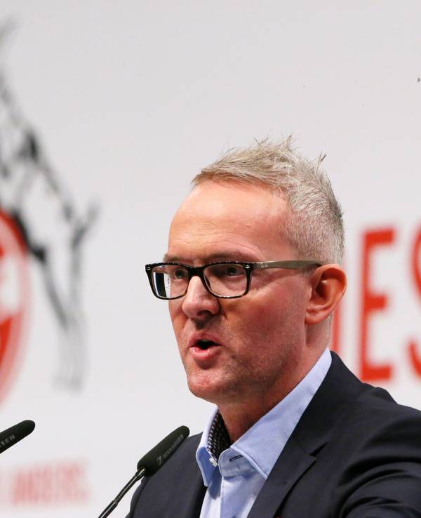 Geschäftsführer Alexander Wehrle bei der Mitgliederversammlung des 1. FC Köln.