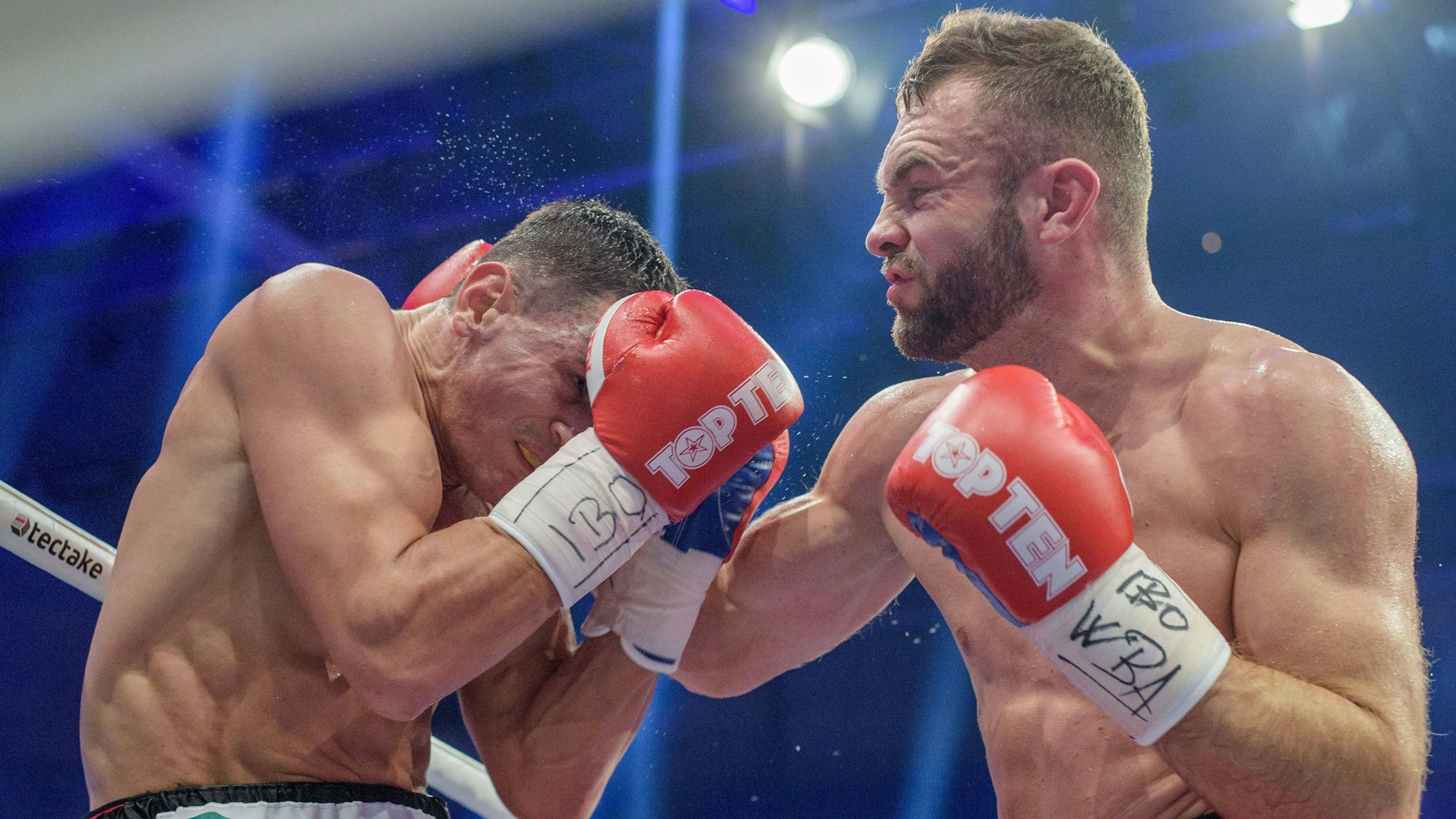 WM-Kampf zwischen den beiden deutschen Boxern Robin Krasniqi und Dominic Bösel.