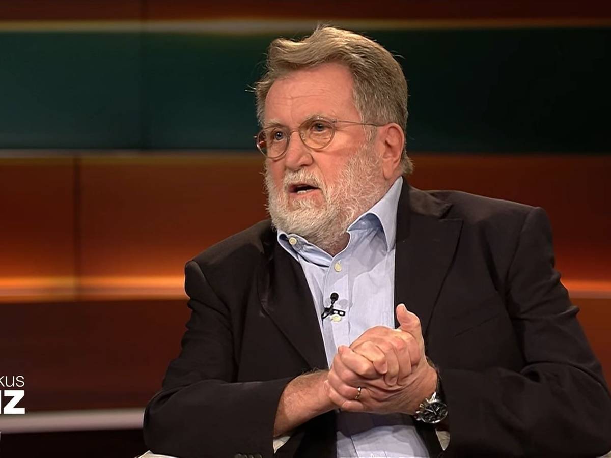 Der Chef der Ständigen Impfkommission, Thomas Mertens, sprach am Dienstag (16. November) in einem Nebensatz von der aktualisierten Impfempfehlung ab 18 Jahren.