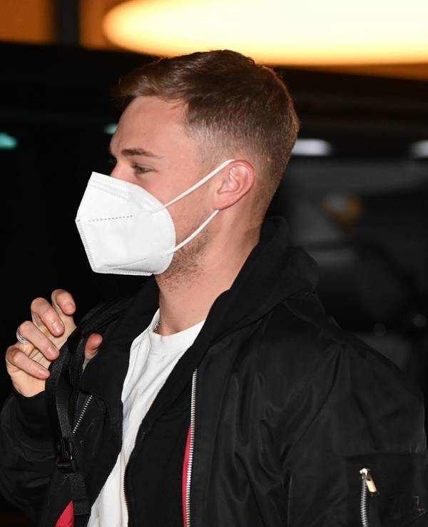 Eintreffen der Nationalspieler am Teamhotel. Joshua Kimmich trifft am Ritz-Carlton ein.