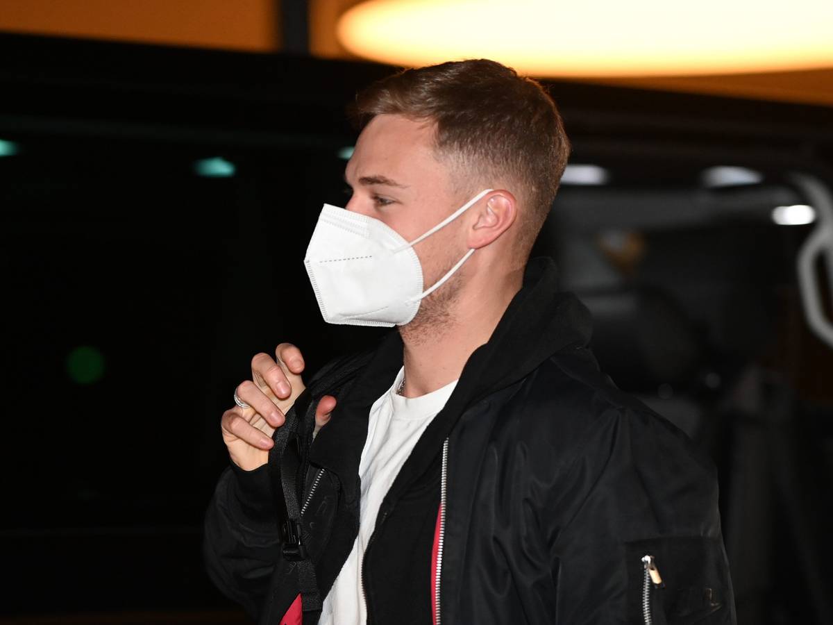 Eintreffen der Nationalspieler am Teamhotel. Joshua Kimmich trifft am Ritz-Carlton ein.