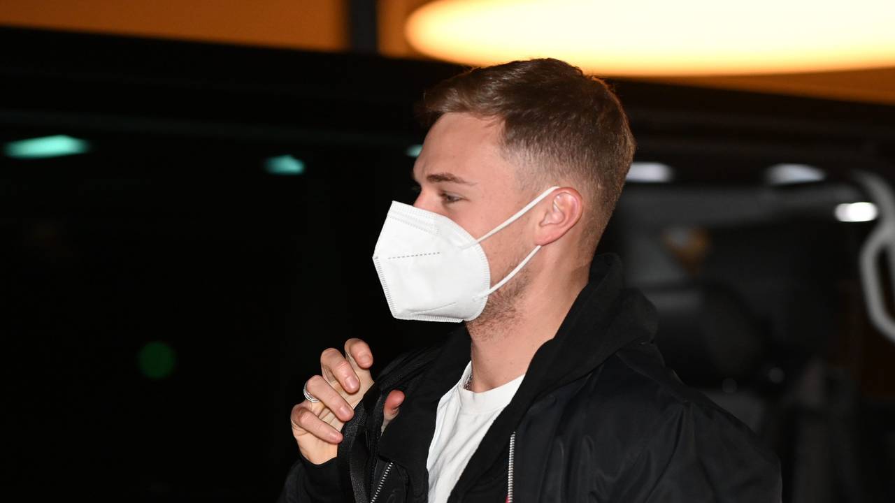 Eintreffen der Nationalspieler am Teamhotel. Joshua Kimmich trifft am Ritz-Carlton ein.